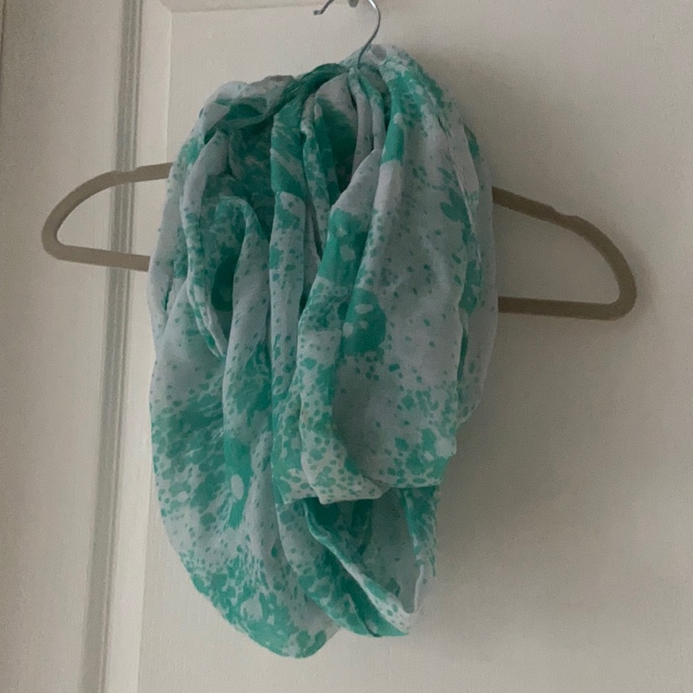 👖5/$25 infinity scarf